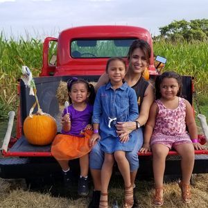 Meet your Posher, Mora